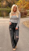Load image into Gallery viewer, Distressed Straight Leg Jeans