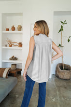 Load image into Gallery viewer, Frill Printed Mock Neck Top