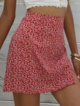 Load image into Gallery viewer, Ditsy Floral Slit Mini Skirt