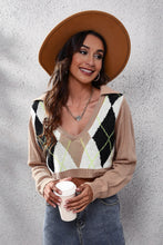 Load image into Gallery viewer, Geometric Long Sleeve Cropped Sweater