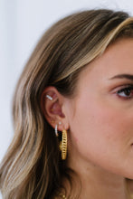 Load image into Gallery viewer, Crushing On You Chain C-Hoop Earrings