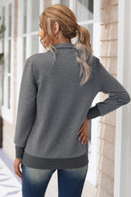 Load image into Gallery viewer, Contrast Quilted Quarter-Snap Long Sleeve Sweatshirt