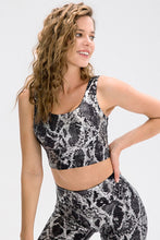 Load image into Gallery viewer, Metallic Snakeskin Print Cropped Yoga Tank