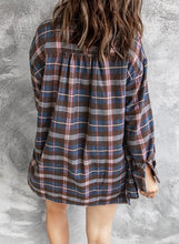 Load image into Gallery viewer, Plaid Slit High-Low Shirt with Pockets