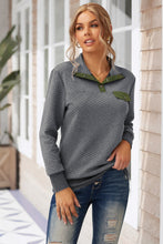 Load image into Gallery viewer, Contrast Quilted Quarter-Snap Long Sleeve Sweatshirt