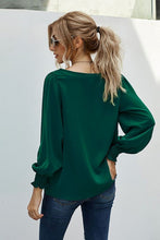 Load image into Gallery viewer, Contrast lace Balloon Sleeve Top