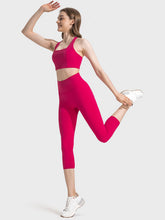 Load image into Gallery viewer, Scoop Neck Sports Bra