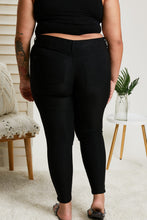 Load image into Gallery viewer, YMI Jeanswear Kate Hyper-Stretch Mid-Rise Skinny Jeans in Black