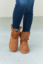 Load image into Gallery viewer, Forever Link Rhinestone Bow Detail Snow Boots