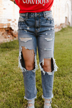 Load image into Gallery viewer, Distressed Frayed Hem Jeans
