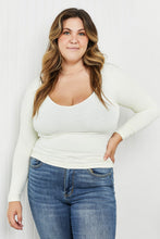 Load image into Gallery viewer, Yelete Scoop Neck Long Sleeve Top