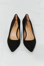 Load image into Gallery viewer, Qupid Point Toe Pumps in Black
