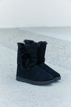 Load image into Gallery viewer, Forever Link Pom-Pom Faux Fur Snow Boots