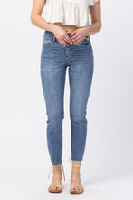 Load image into Gallery viewer, Judy Blue Sunflower Fields Full Size Run Embroidered Relaxed Jeans