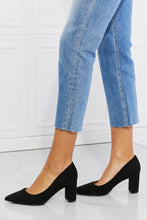 Load image into Gallery viewer, Qupid Point Toe Pumps in Black
