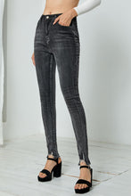 Load image into Gallery viewer, Buttoned Skinny Jeans with Pocket