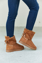 Load image into Gallery viewer, Forever Link Rhinestone Bow Detail Snow Boots