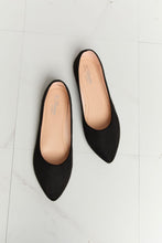 Load image into Gallery viewer, Forever Link Pointed Toe Flats