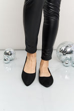 Load image into Gallery viewer, Forever Link Pointed Toe Flats