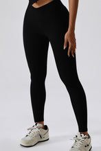 Load image into Gallery viewer, Wide Waistband Slim Fit Back Pocket Sports Leggings