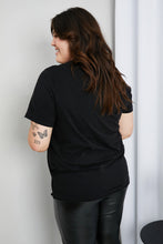 Load image into Gallery viewer, mineB Full Size Leopard Graphic Round Neck Tee