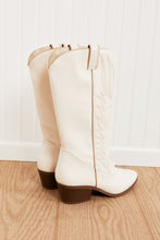 Load image into Gallery viewer, Mountain Fever Cowboy Boots in Half sizes