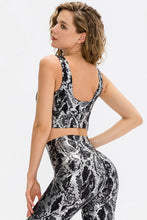 Load image into Gallery viewer, Metallic Snakeskin Print Cropped Yoga Tank