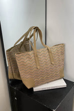 Load image into Gallery viewer, Chevron Straw Tote Bag
