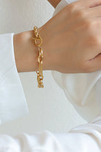 Load image into Gallery viewer, Toggle Clasp Twisted Chain Bracelet
