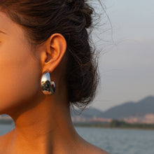 Load image into Gallery viewer, 18K Gold-Plated Moon Crescent Earrings
