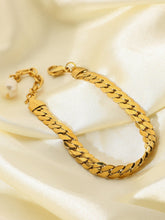 Load image into Gallery viewer, Thick Curb Stainless Steel Chain Bracelet with Pearl
