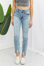 Load image into Gallery viewer, Judy Blue Lily Full Size Relaxed Fit Jeans
