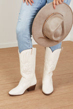 Load image into Gallery viewer, Mountain Fever Cowboy Boots in Half sizes

