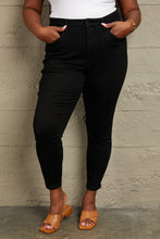 Load image into Gallery viewer, Judy Blue Full Size Tummy Control High Waisted Classic Skinny Jeans
