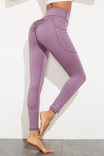 Load image into Gallery viewer, Exposed Seam Ruched Yoga Leggings

