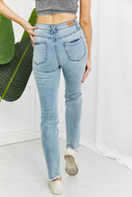 Load image into Gallery viewer, Judy Blue Lily Full Size Relaxed Fit Jeans
