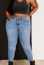 Load image into Gallery viewer, Judy Blue Sunflower Fields Full Size Run Embroidered Relaxed Jeans
