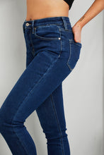 Load image into Gallery viewer, Kancan High-Rise Ankle Jeans with Pockets
