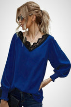 Load image into Gallery viewer, Contrast lace Balloon Sleeve Top
