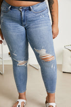 Load image into Gallery viewer, Judy Blue Tamara Tummy Control Full Size Skinny Jeans
