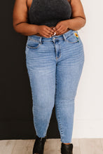 Load image into Gallery viewer, Judy Blue Sunflower Fields Full Size Run Embroidered Relaxed Jeans
