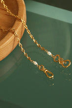 Load image into Gallery viewer, Bow Pendant Necklace with Pearls
