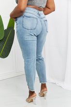 Load image into Gallery viewer, Judy Blue Lily Full Size Relaxed Fit Jeans
