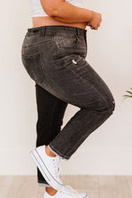 Load image into Gallery viewer, RISEN Guess What? Mid-Rise Distressed Jeans with Pockets
