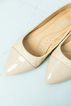 Load image into Gallery viewer, Forever Link Subtlly Sophisticated Quilted Point Toe Flat
