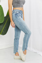 Load image into Gallery viewer, Judy Blue Lily Full Size Relaxed Fit Jeans
