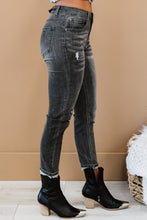 Load image into Gallery viewer, RISEN Guess What? Mid-Rise Distressed Jeans with Pockets
