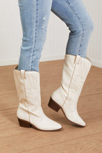 Load image into Gallery viewer, Mountain Fever Cowboy Boots in Half sizes

