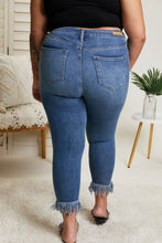 Load image into Gallery viewer, Cello Nicole Full Size Frayed Hem Cropped Jeans
