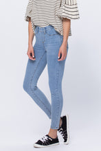 Load image into Gallery viewer, Judy Blue Full Size Mid-Rise Pull-On Skinny Jeans
